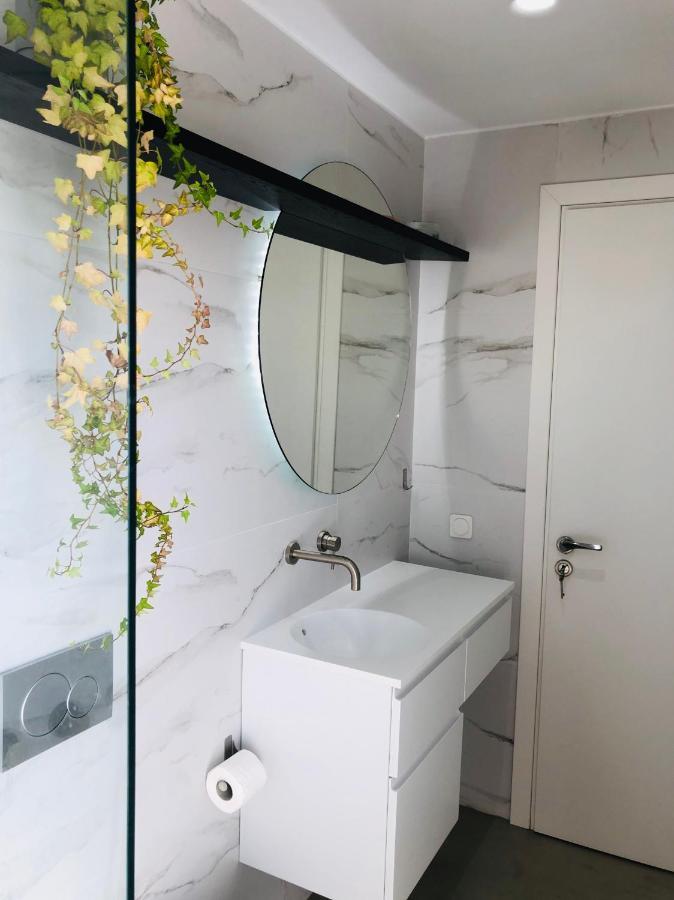 Amazing Suite at Glyfada with sea view & jacuzzi Atena Exterior foto